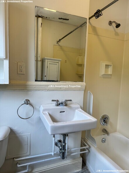 Building Photo - 90 Brainerd Rd