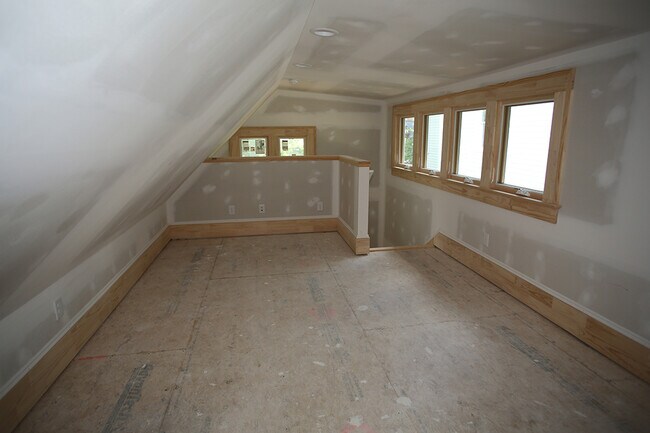 Building Photo - 600 N Boundary St