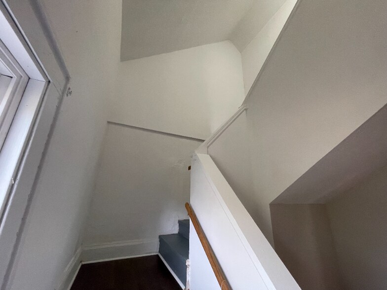 Building Photo - 6553 Newman Ave