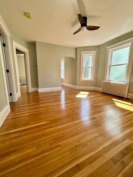 Building Photo - 35 Amherst St