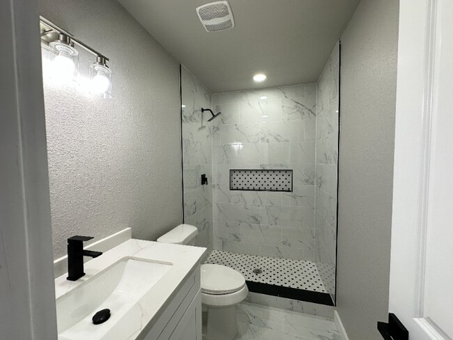 Building Photo - 5926 Par 4 Dr