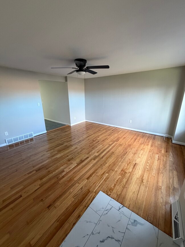 Building Photo - 8587 Caughdenoy Rd