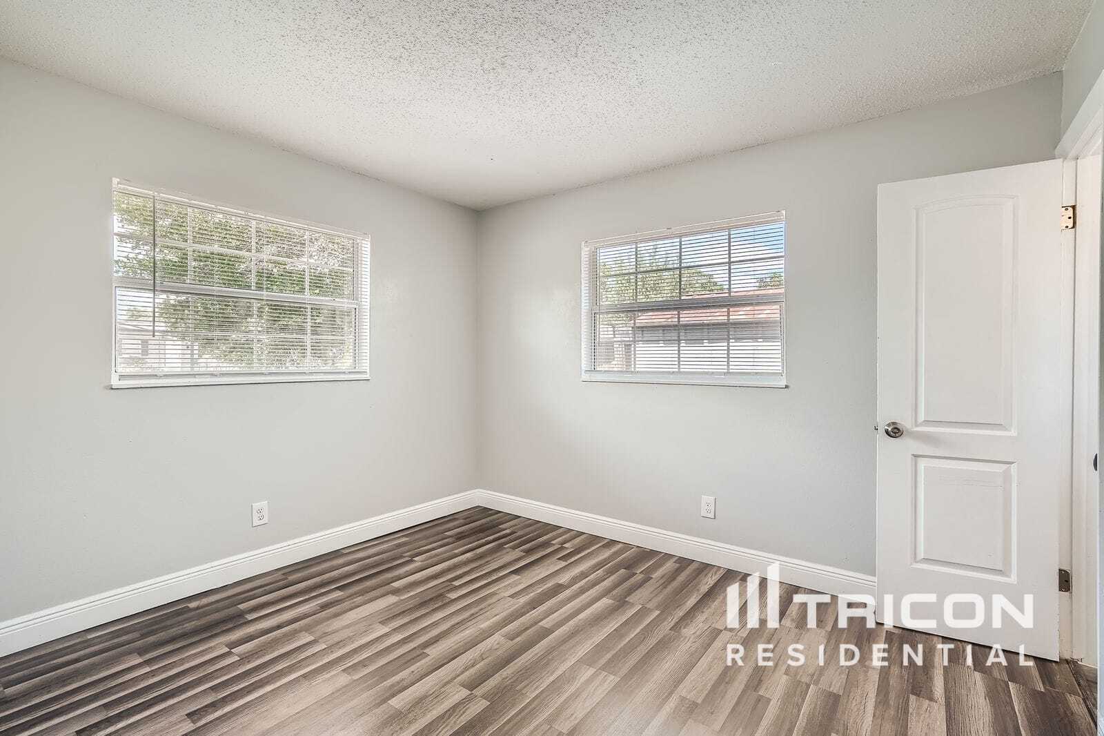 Building Photo - 2730 Avocado Dr