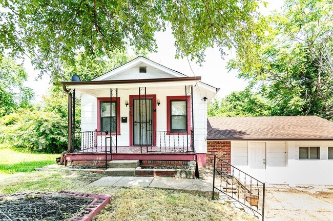 Primary Photo - Charming 2-Bedroom Home for Lease