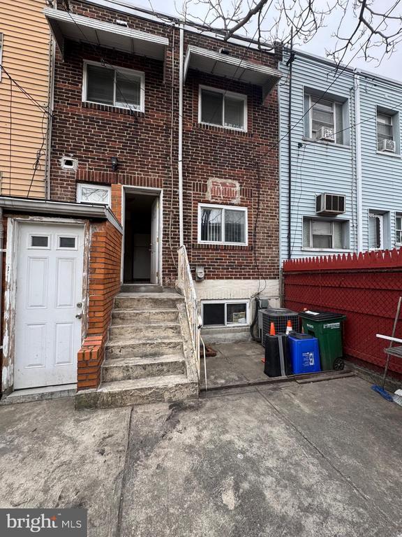 Building Photo - 2707 S 9th St