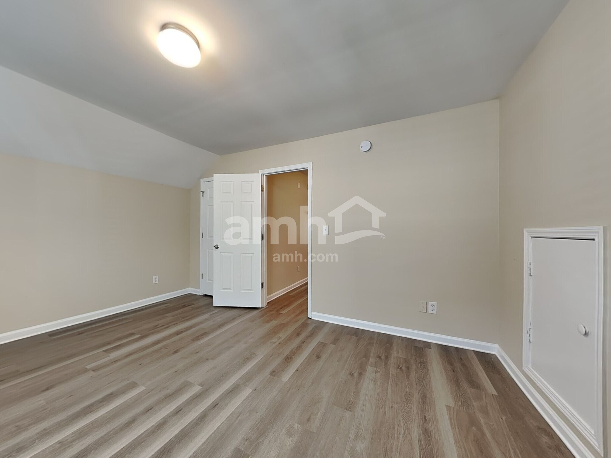 Building Photo - 216 Haywood Ln