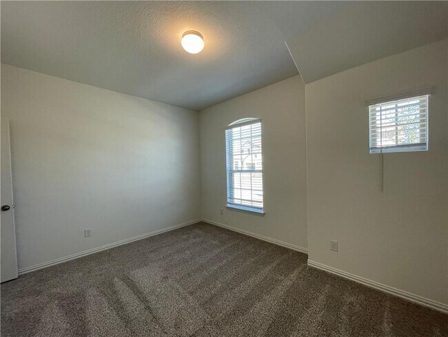 Building Photo - 205 Baralo St
