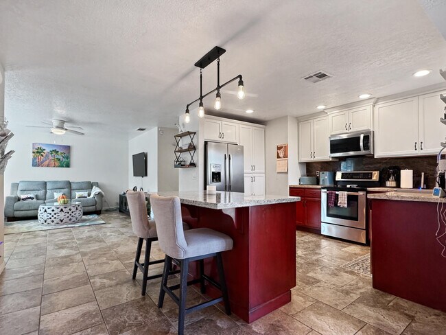 Building Photo - 53845 Avenida Herrera