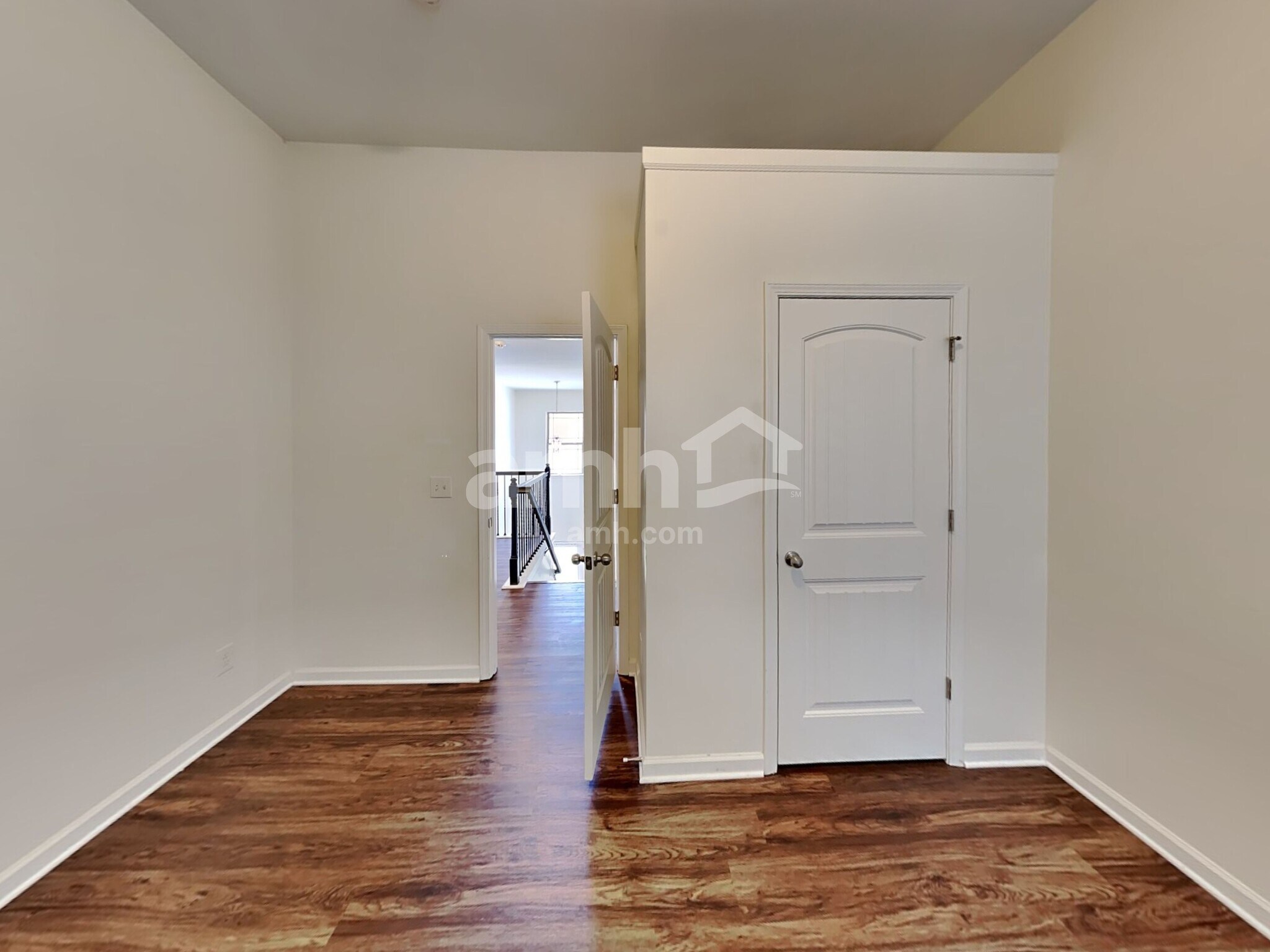 Building Photo - 402 Cleburne Pl