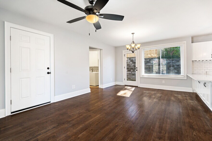 Family Room - 415 Hudson St
