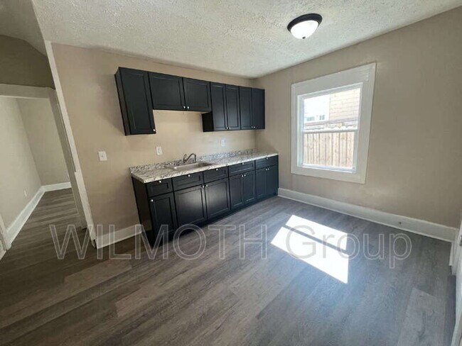 Building Photo - 3236 Graceland Ave