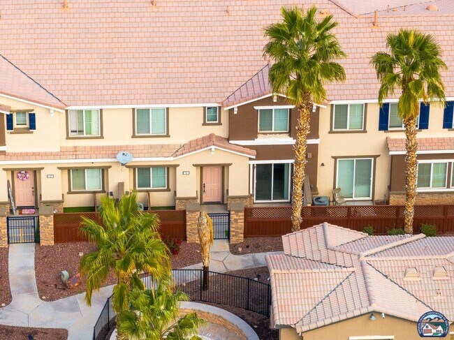 Building Photo - 315 Breezy Pl