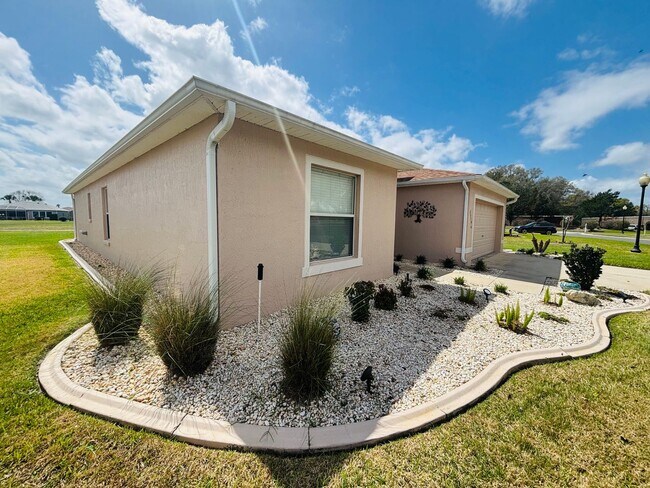 Building Photo - Furnished in gated 55+ golf community