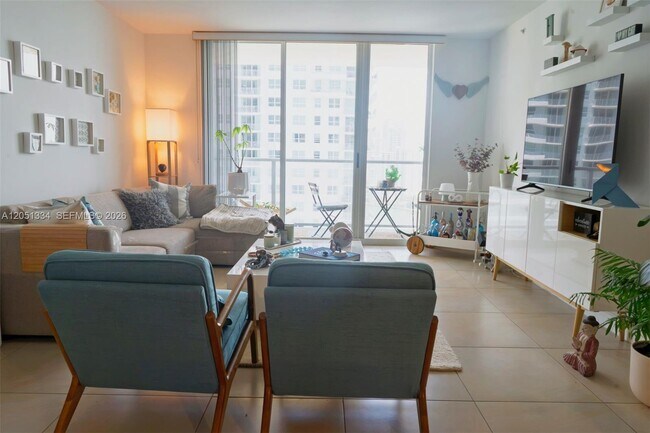 Building Photo - 1155 Brickell Bay Dr