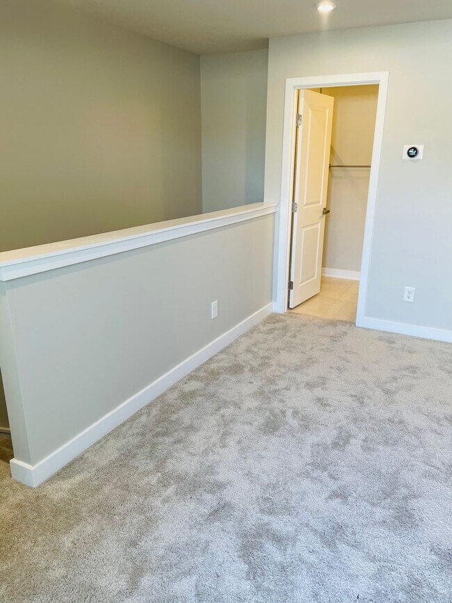 Building Photo - Sophisticated and Spacious 3BR-3.5 Bath To...