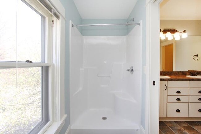 Building Photo - 843 Cherry St SE