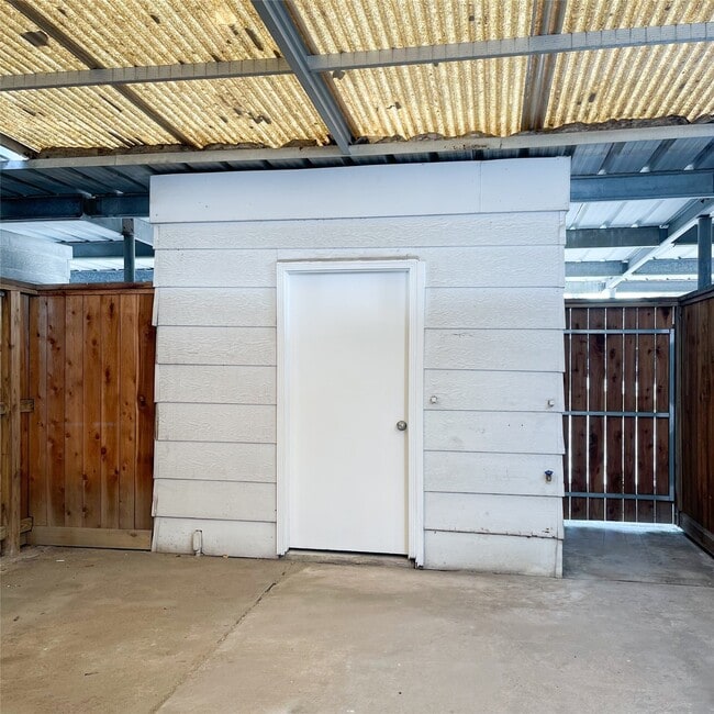 Building Photo - 7331 Chasewood Dr