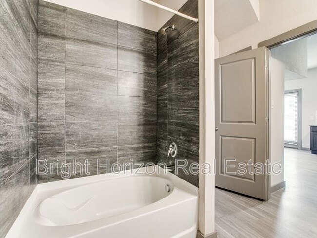 Building Photo - 10684 Tube Dr