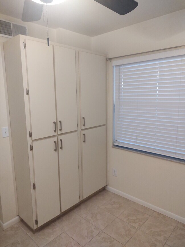 Building Photo - "$200 move in special!! 2-Bed, 2-Bath Cond...