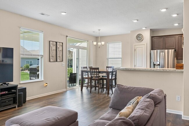 Building Photo - 220 Woodland Sky Dr