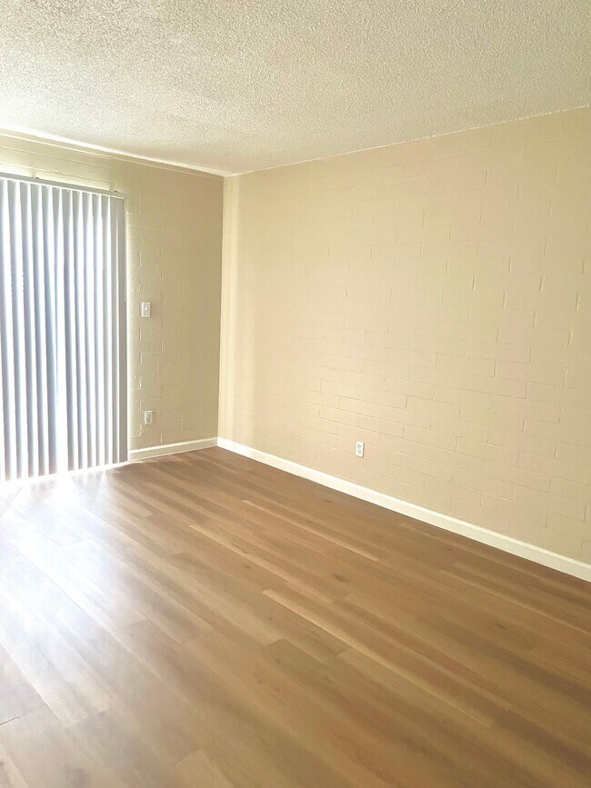 Building Photo - RIVER GARDEN