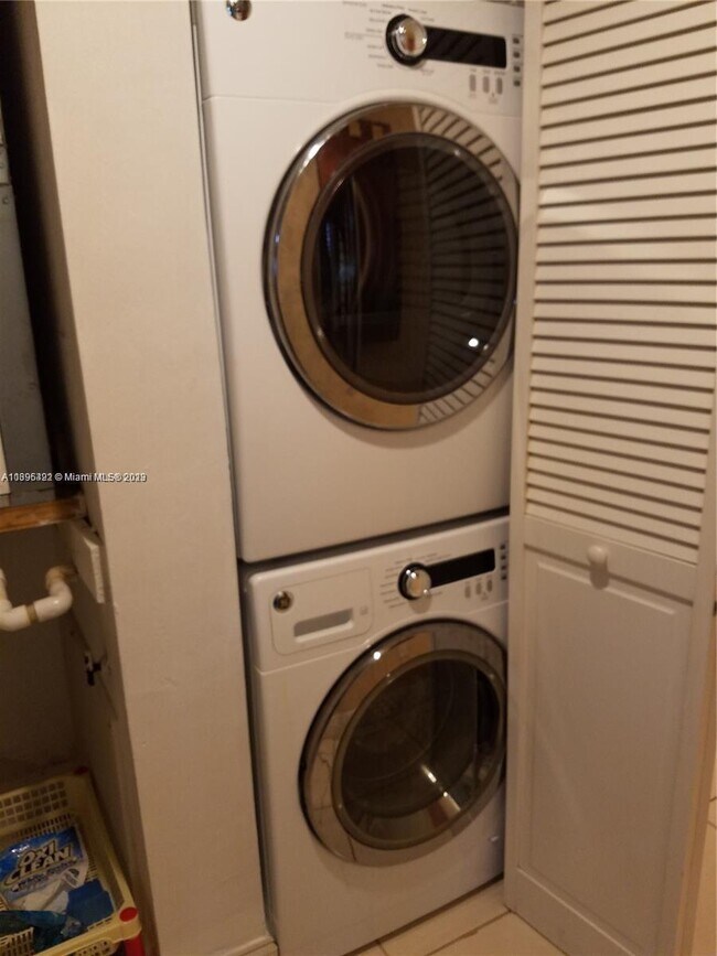 Building Photo - 13240 SW 88th Ln