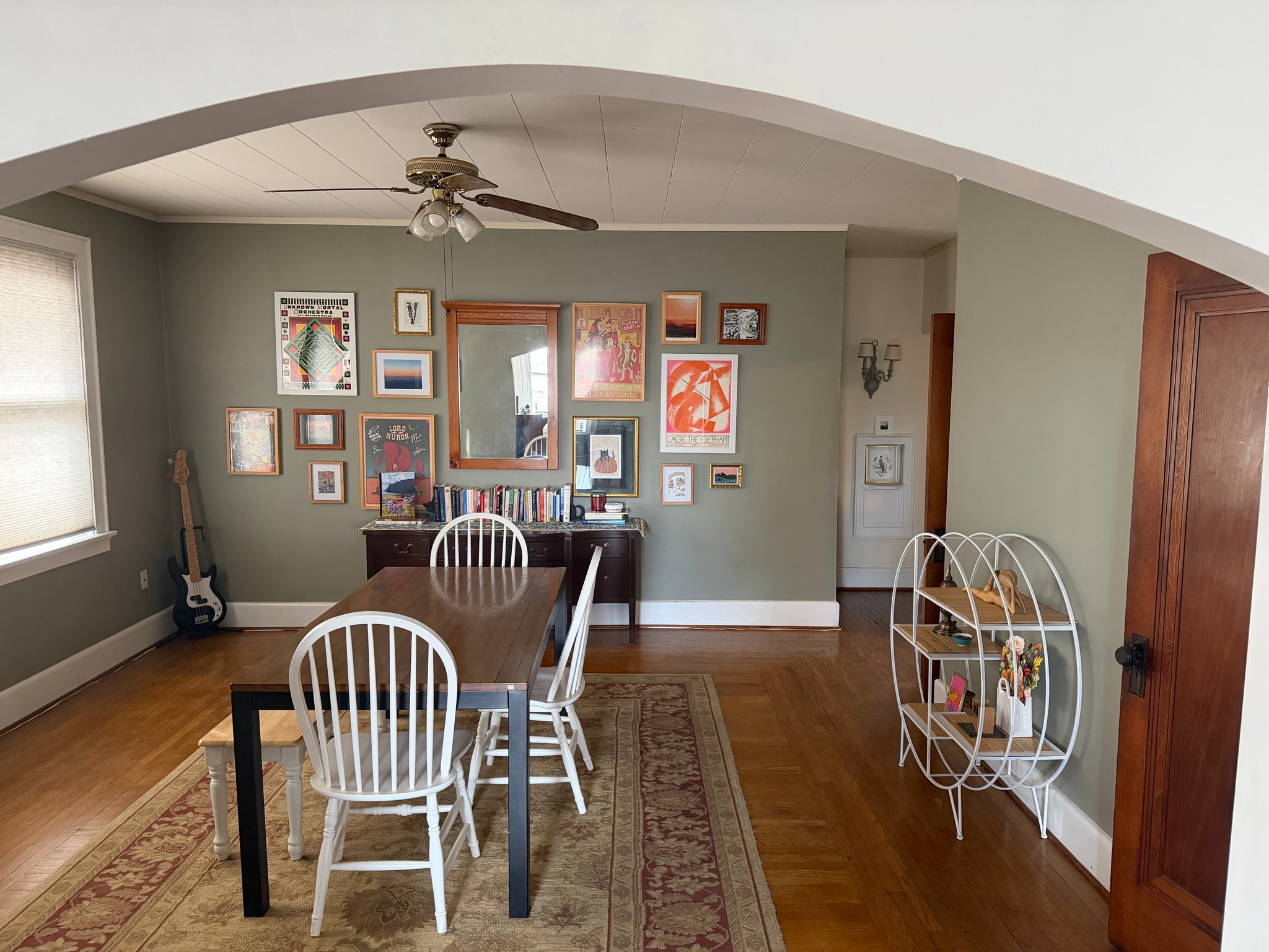 Large dining room - 2472 Fairview Ave