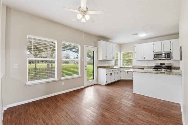 Building Photo - 3327 Shady Glen Ln