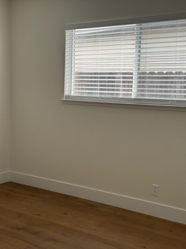 Building Photo - Duplex for rent in Sacramento, CA (Fulton/...