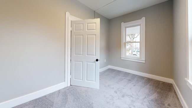 Building Photo - Old Brooklyn Area - 3 Bedroom Single Famil...