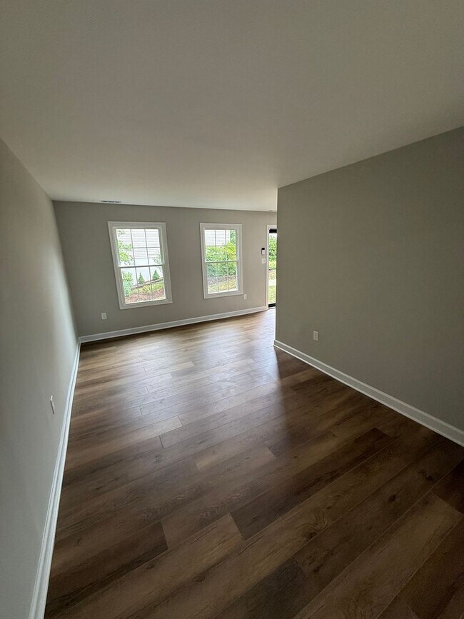 Building Photo - 5853 Suitland Rd