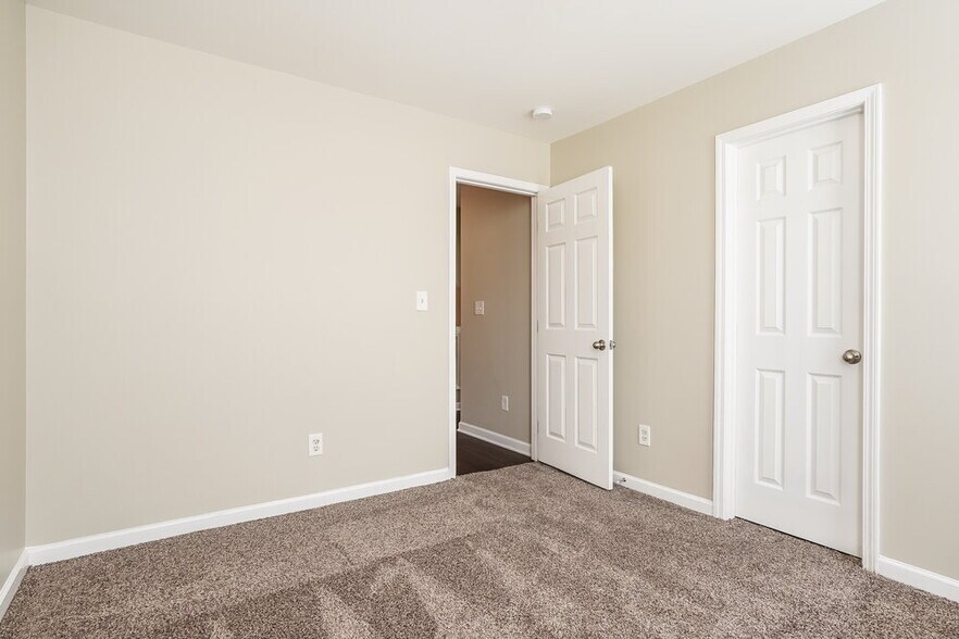Building Photo - 1217 Southgate Dr