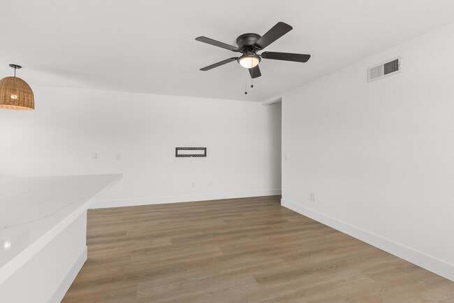 Building Photo - 72629 Edgehill Dr