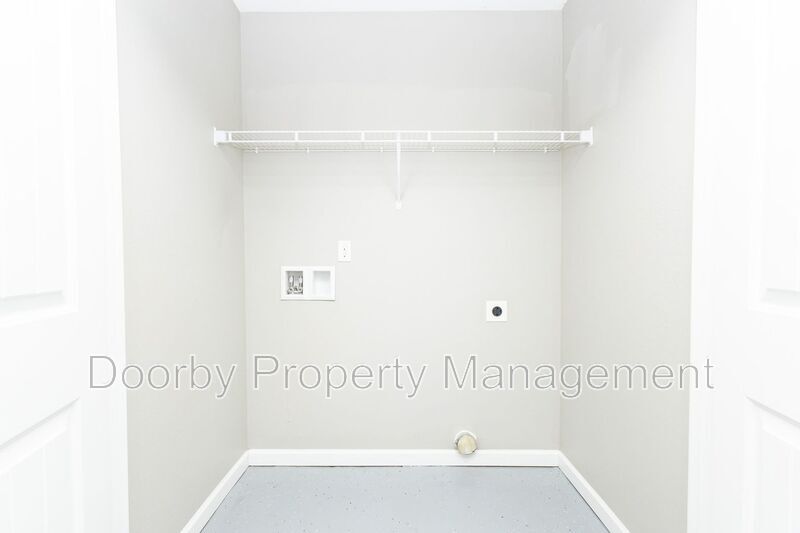 Building Photo - 3850 Youngstown Rd