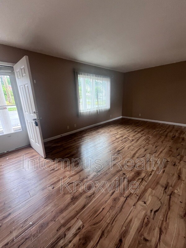 Building Photo - 405 Iroquois Ln