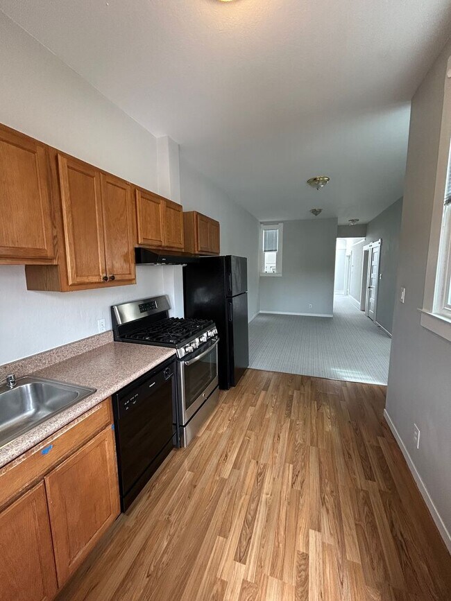 Building Photo - 40 Langton St