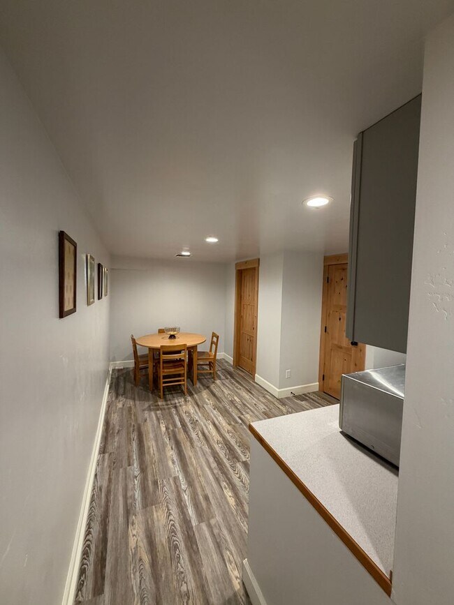 Building Photo - 4 Bedroom Unfurnished Home in Columbia Falls