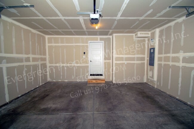 Building Photo - 298 E Chestnut St