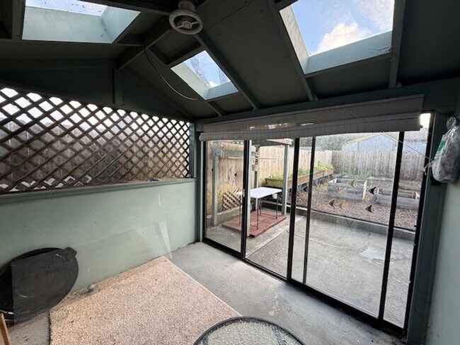 Building Photo - Spacious 3 Bedroom, 2 Bath home in Quality North Bend Neighborhood!