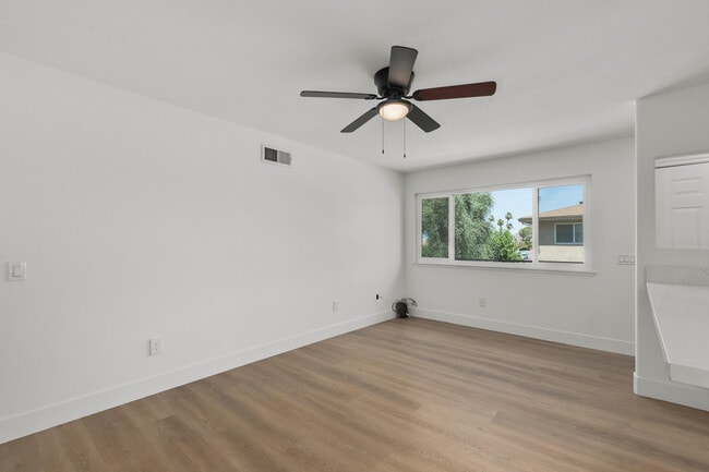 Building Photo - 72629 Edgehill Dr