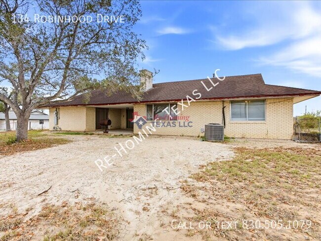 Building Photo - 134 Robinhood