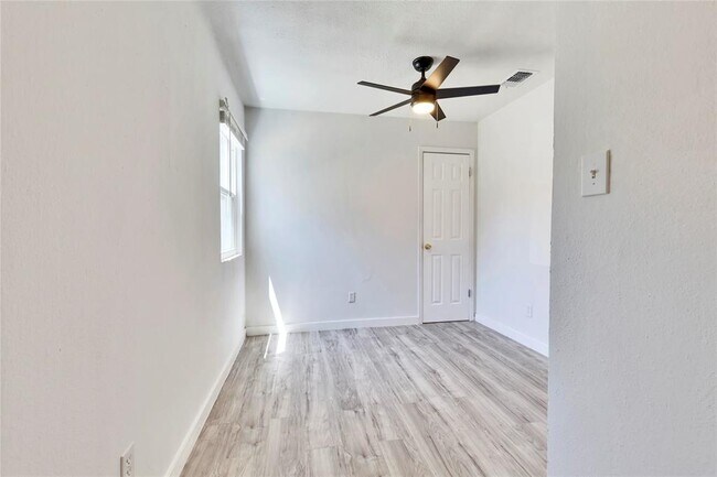 Building Photo - 3462 Willowrun Dr