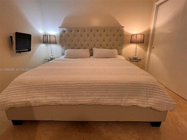 Building Photo - 1830 S Ocean Dr