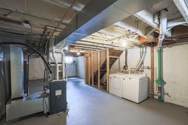 Building Photo - 1154 Elm Rd