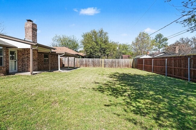 Building Photo - 772 Hampshire Dr