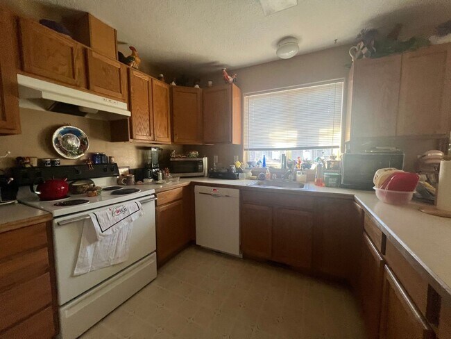 Building Photo - 1037sw17