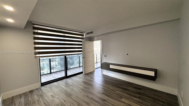 Building Photo - 801 S Miami Ave