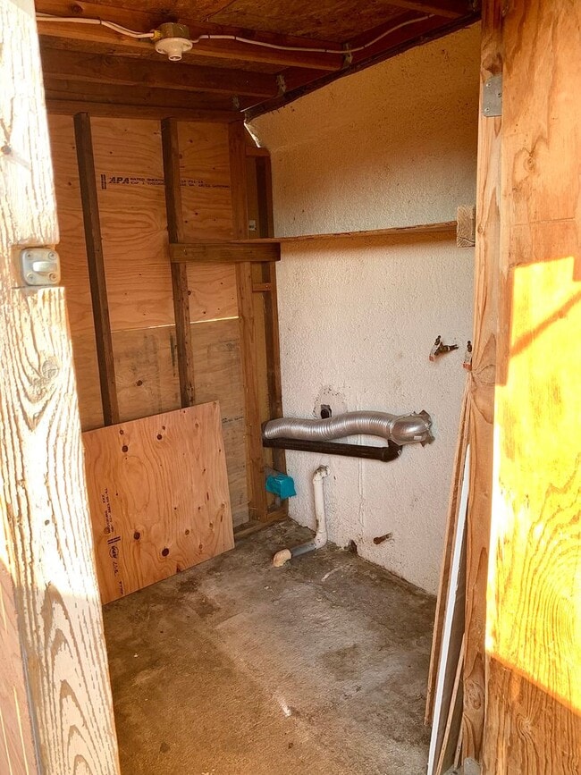 Building Photo - Conveniently Located Home in Modesto