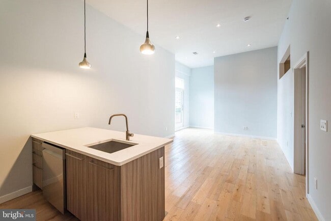 Building Photo - 412 S 13th St