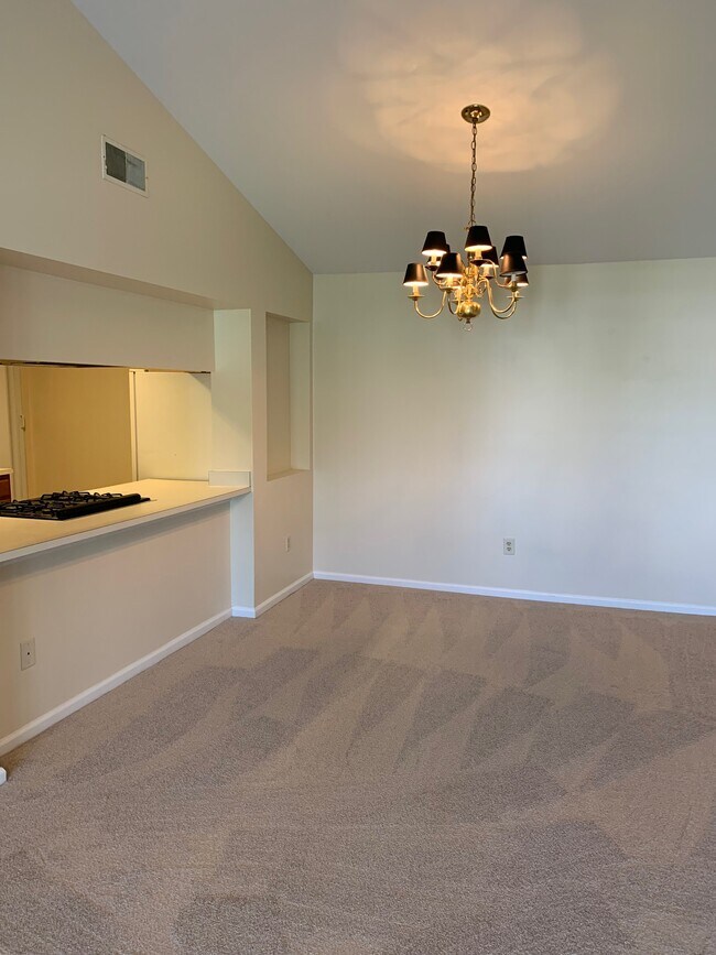 Building Photo - 2207 Waters Edge Dr